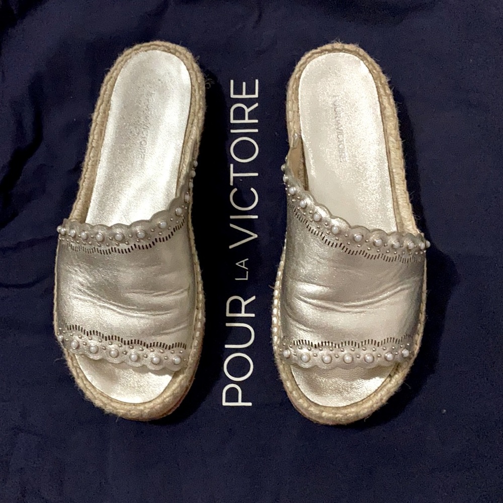 Pour La Victoire gold slides